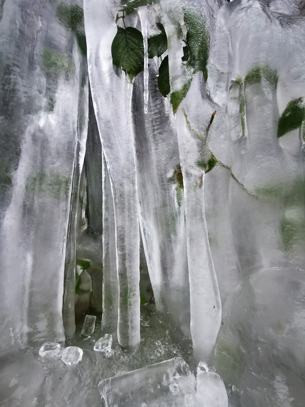 L'hiver au québec et son effet sur les gouttières : guide essentiel